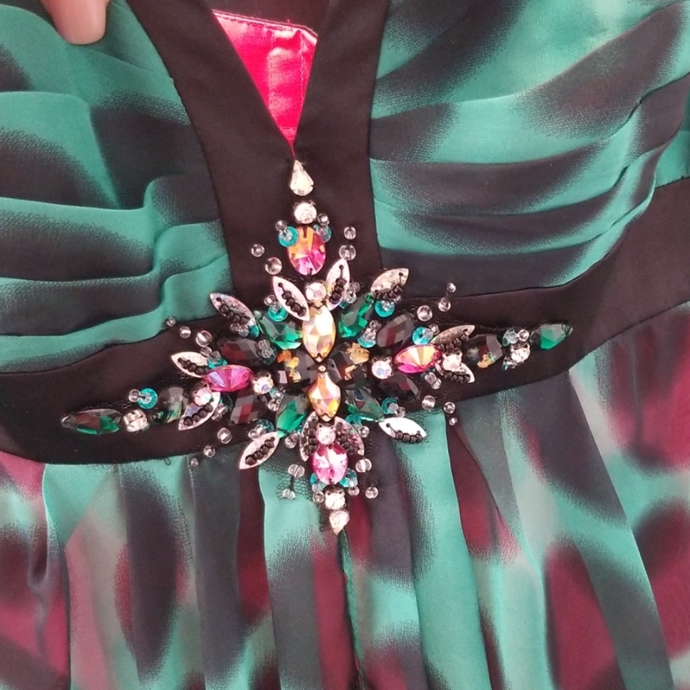 Formal gown - Picture 3 of 4